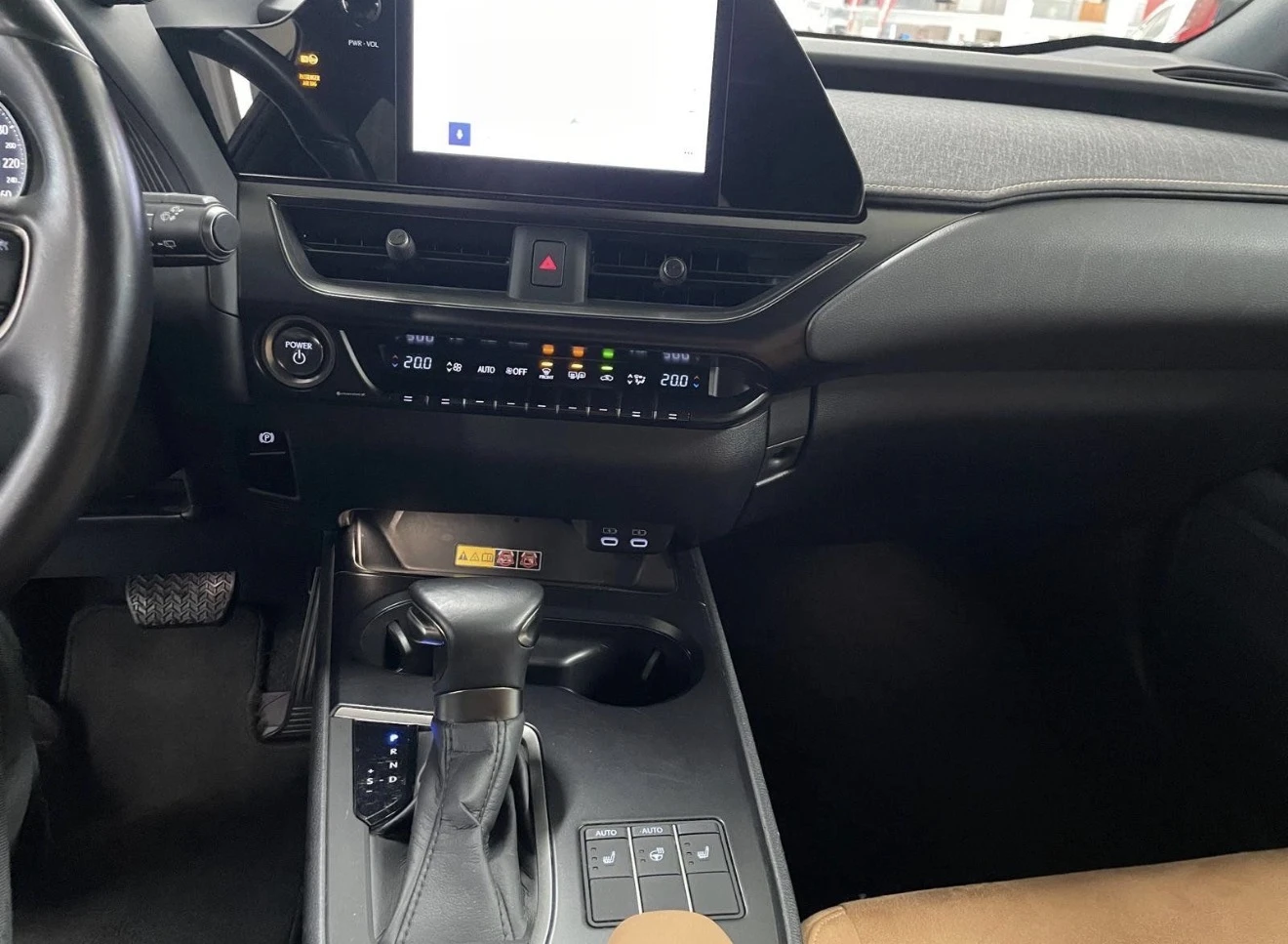 Lexus UX 250h Hybrid| Face| 2023| Euro 6D-Temp | Mobile.bg � ����������� 12