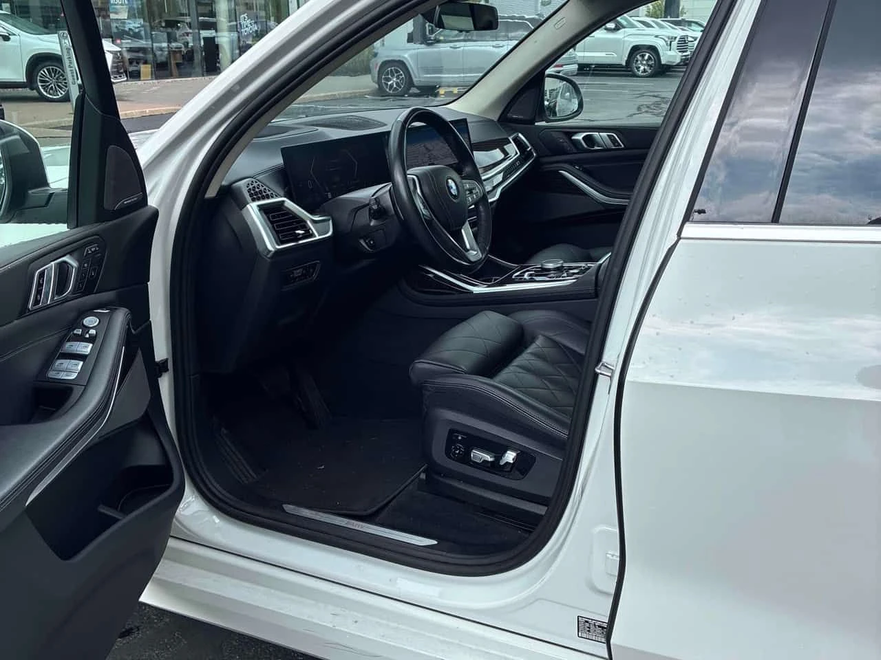 BMW X7 xDrive40i/ПАНОРАМА/ДИСТРОНИК/360 КАМЕРИ, снимка 7 - Автомобили и джипове - 55141769