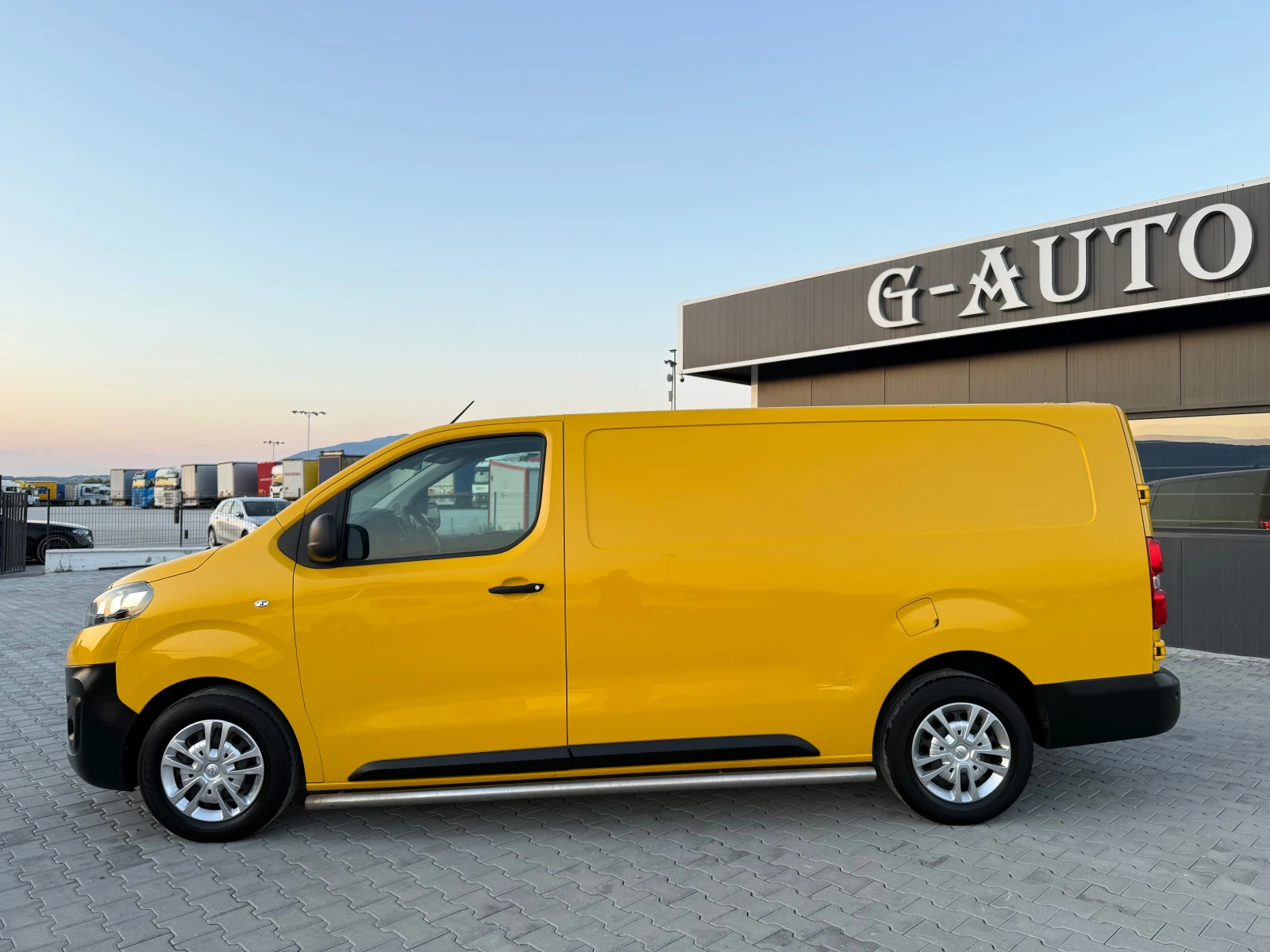 Opel Vivaro 1.5 dci 102000 km Собствен лизинг !! - изображение 7