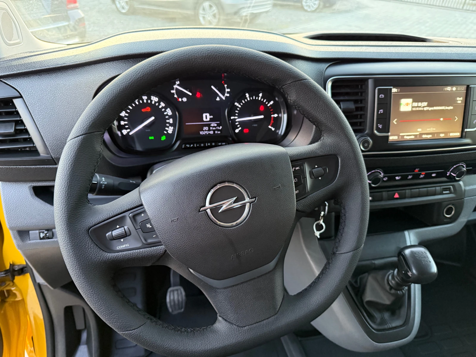 Opel Vivaro 1.5 dci 102000 km Собствен лизинг !! - изображение 10