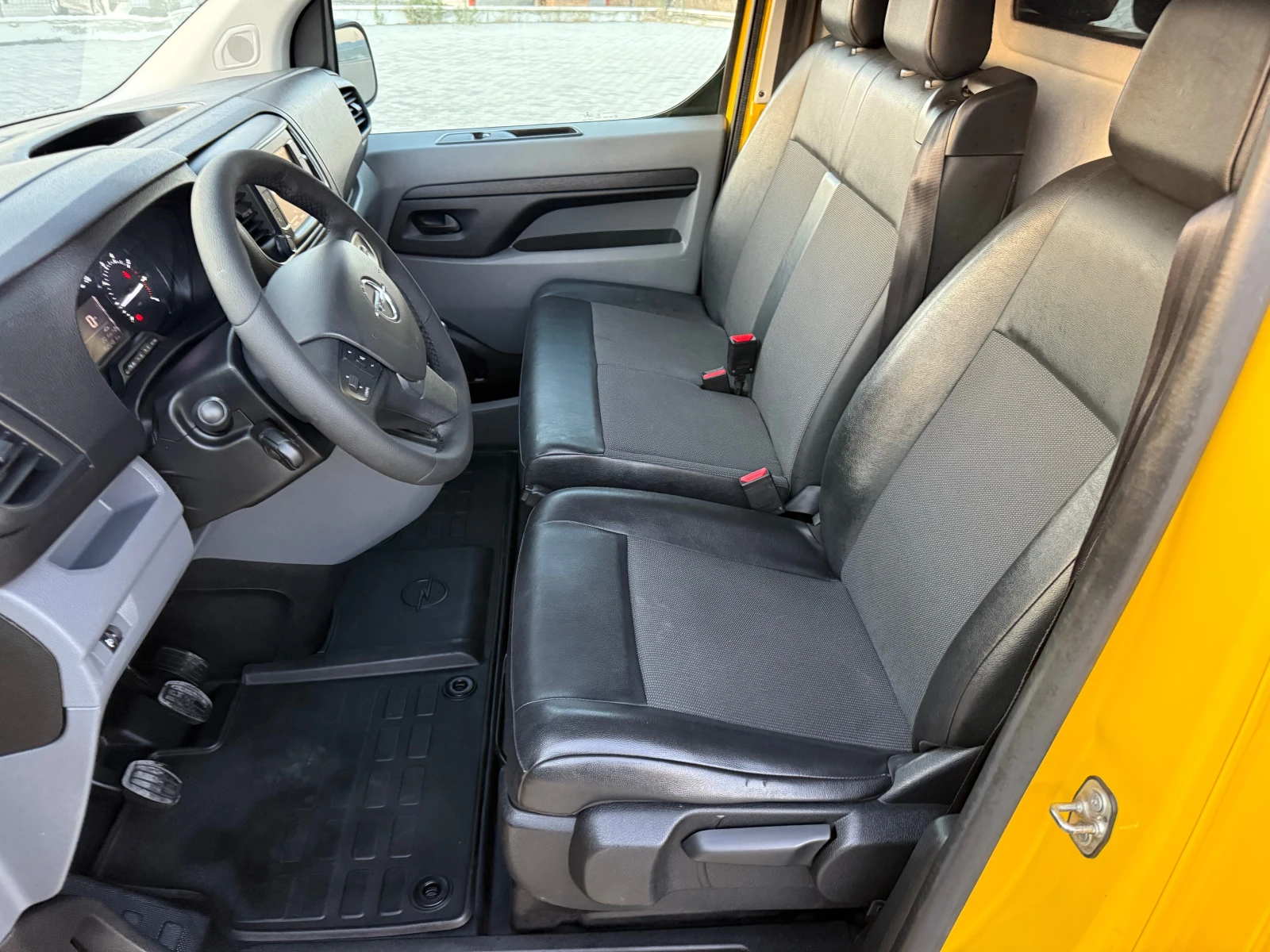 Opel Vivaro 1.5 dci 102000 km Собствен лизинг !! - изображение 9