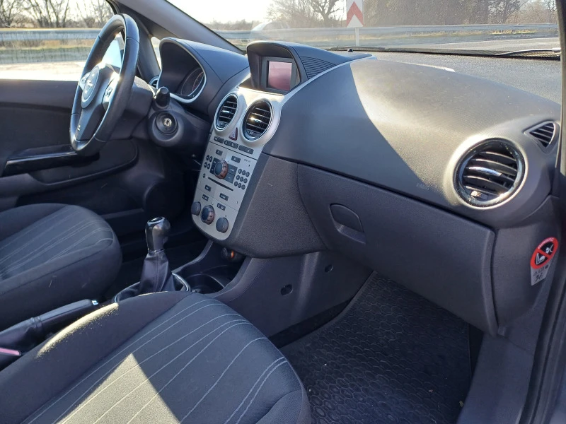 Opel Corsa 1.4 90 к.с., снимка 10 - Автомобили и джипове - 43568747