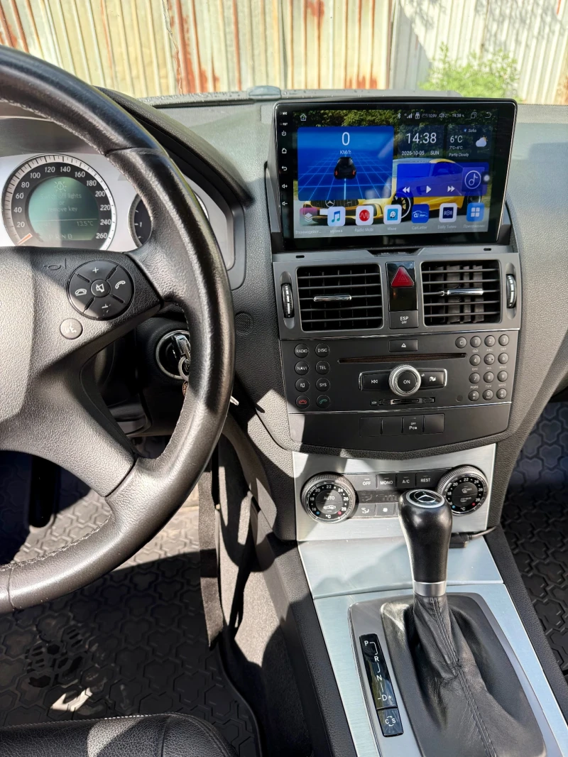 Mercedes-Benz C 320 Avantgarde, снимка 13 - Автомобили и джипове - 51951857