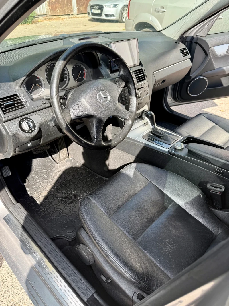 Mercedes-Benz C 320 Avantgarde, снимка 12 - Автомобили и джипове - 51951857