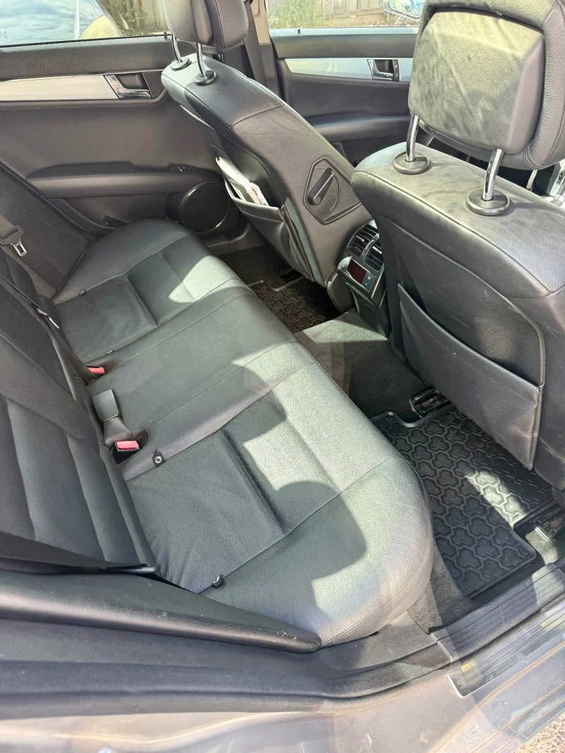 Mercedes-Benz C 320 Avantgarde, снимка 11 - Автомобили и джипове - 51951857