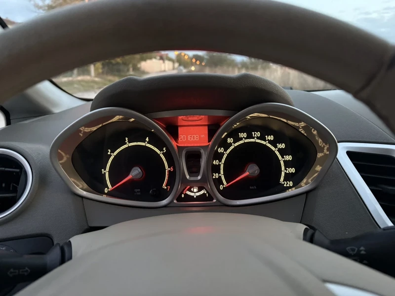 Ford Fiesta, снимка 6 - Автомобили и джипове - 52180525