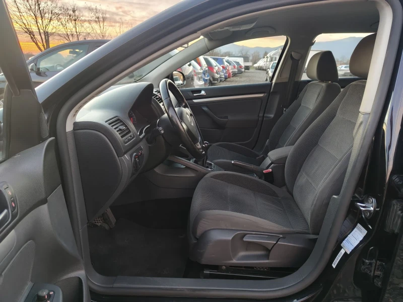 VW Golf 1.9 TDI 105, снимка 10 - Автомобили и джипове - 52829479