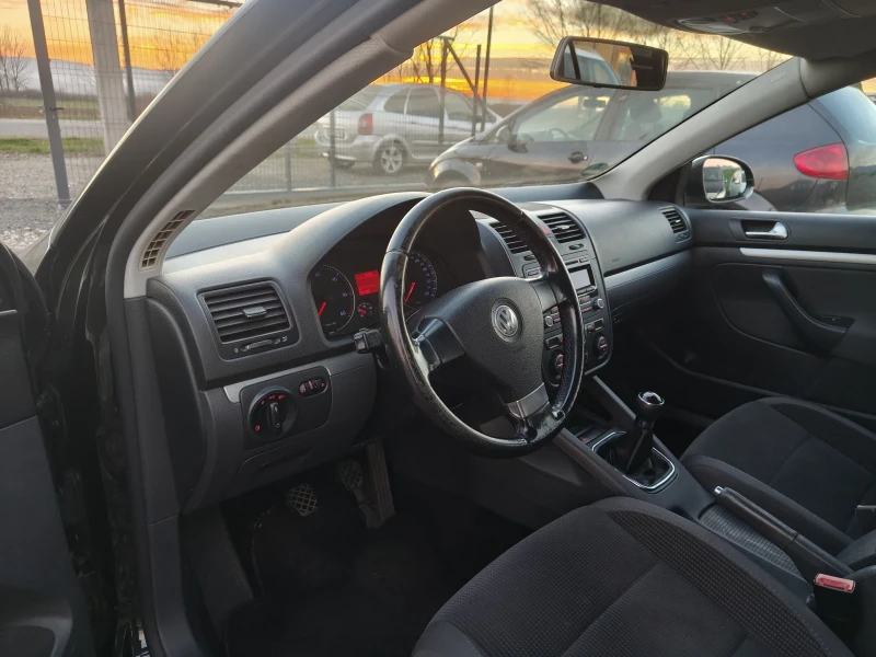 VW Golf 1.9 TDI 105, снимка 11 - Автомобили и джипове - 52829479