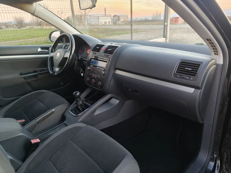 VW Golf 1.9 TDI 105, снимка 12 - Автомобили и джипове - 52829479