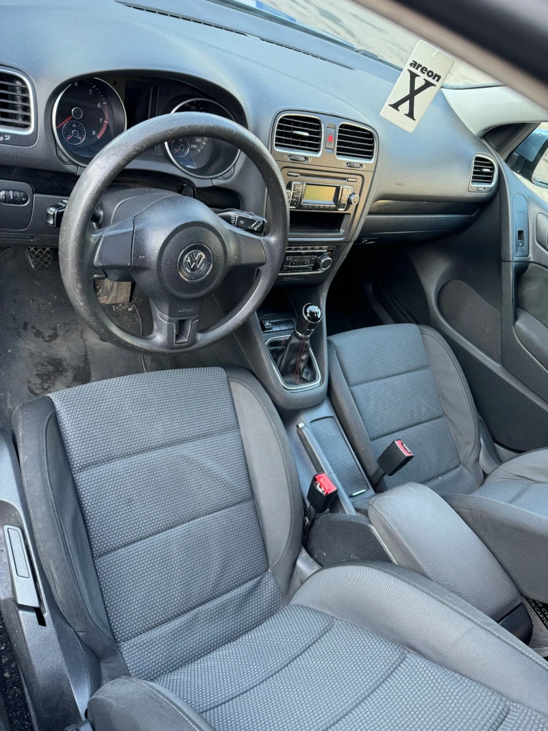 VW Golf 1.6 LPG, снимка 6 - Автомобили и джипове - 53408389