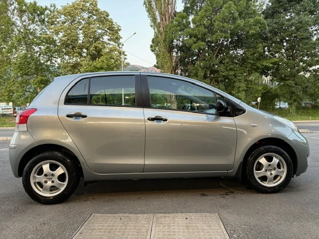 Toyota Yaris  - изображение 4
