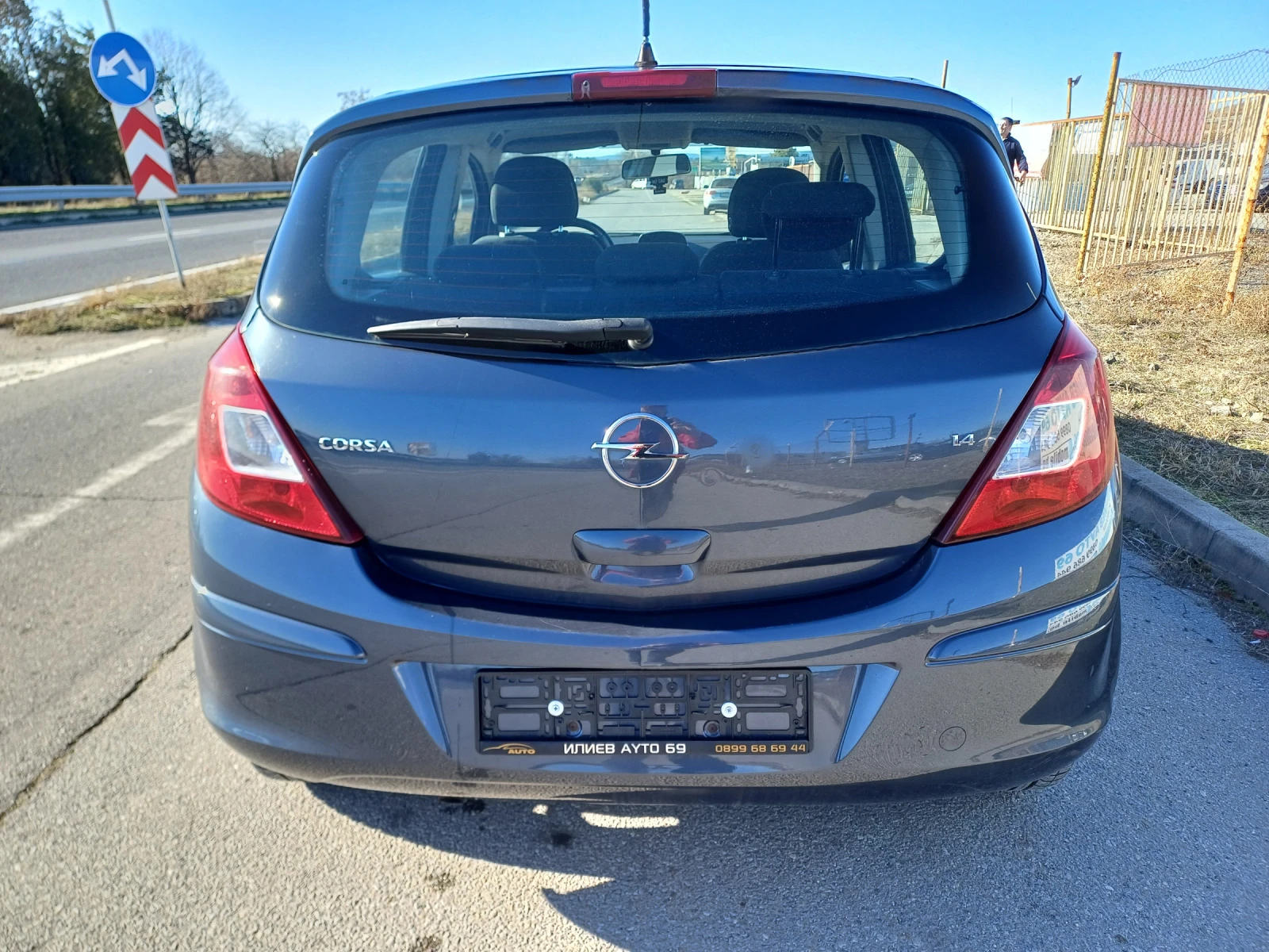 Opel Corsa 1.4 90 к.с. - изображение 4