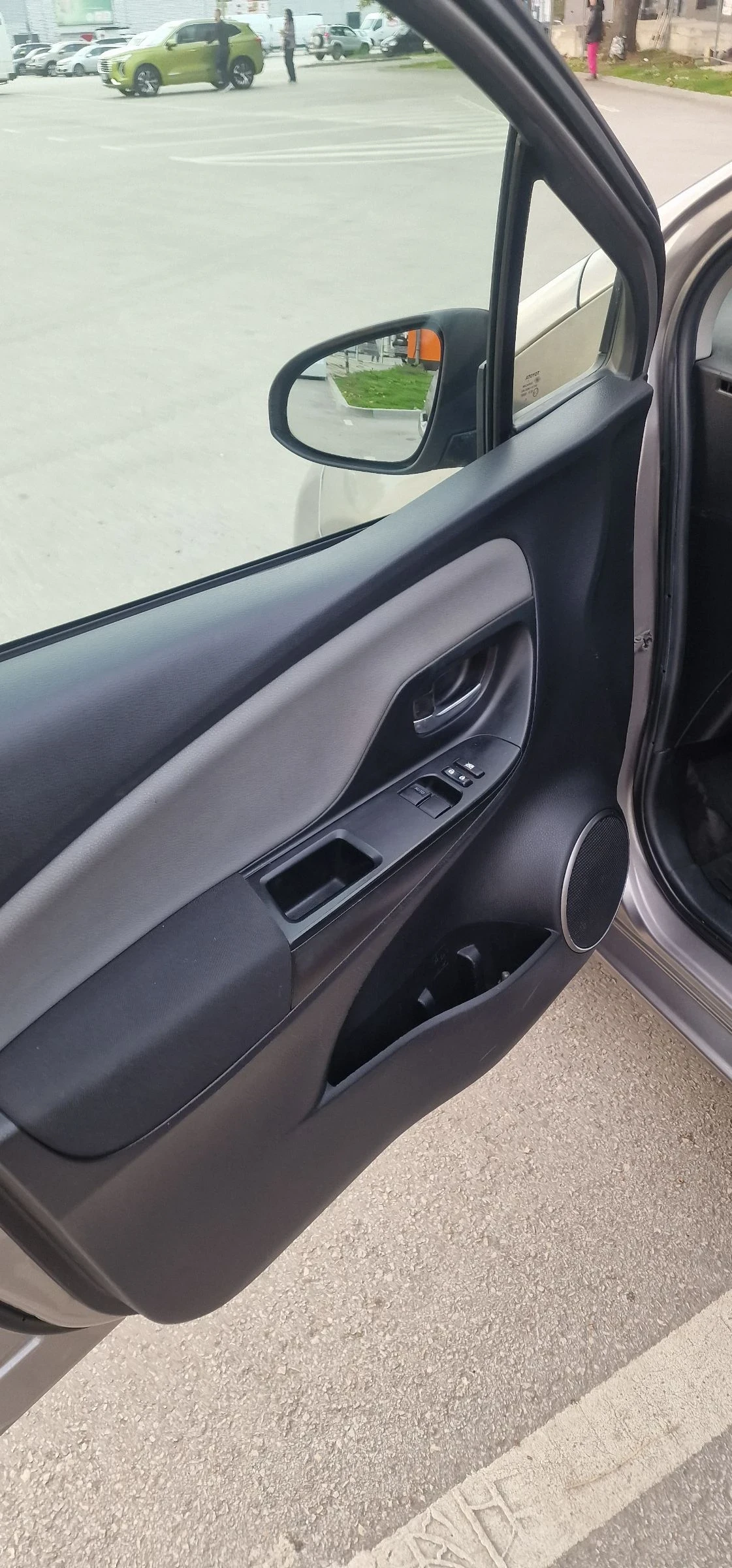 Toyota Yaris Yaris 1 vvt lpg - изображение 10