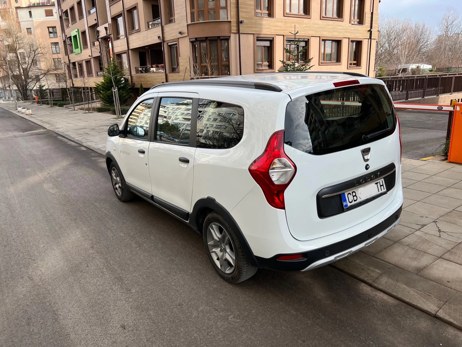 Dacia Lodgy �� ����� ��������, ��� ������� | Mobile.bg � ����������� 4