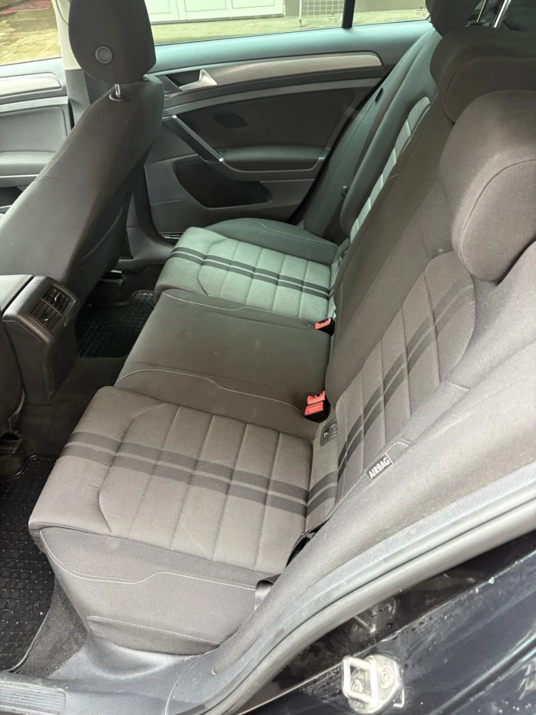 VW Golf 1.6 TDI, снимка 9 - Автомобили и джипове - 53970146