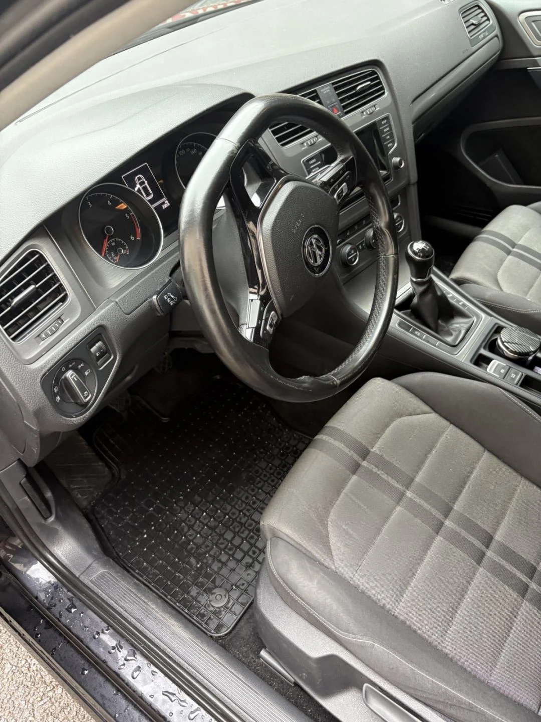 VW Golf 1.6 TDI, снимка 6 - Автомобили и джипове - 53970146