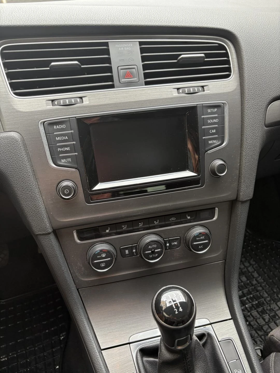 VW Golf 1.6 TDI, снимка 5 - Автомобили и джипове - 53970146