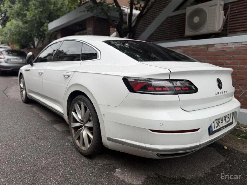 VW Arteon 2.0 TDI Prestige* МАСАЖ* 360* ХЕДЪП* ПАНОРАМА* , снимка 6 - Автомобили и джипове - 55451957