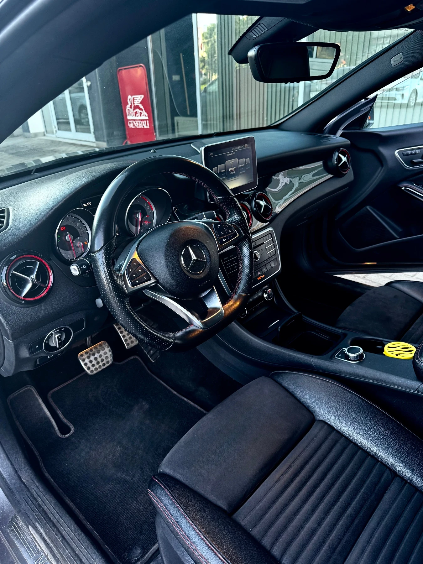 Mercedes-Benz CLA 250 AMG Sport, снимка 6 - Автомобили и джипове - 56227907
