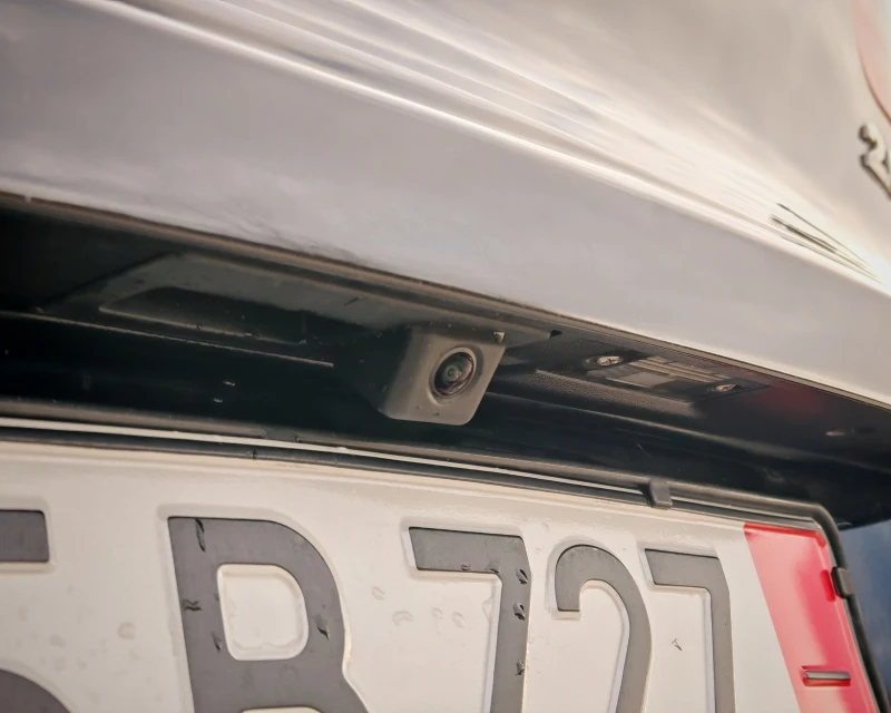 VW Tiguan 2.0 TSi АВТОМАТ* КАМЕРА* КОЖА* НАВИ, снимка 16 - Автомобили и джипове - 52896201