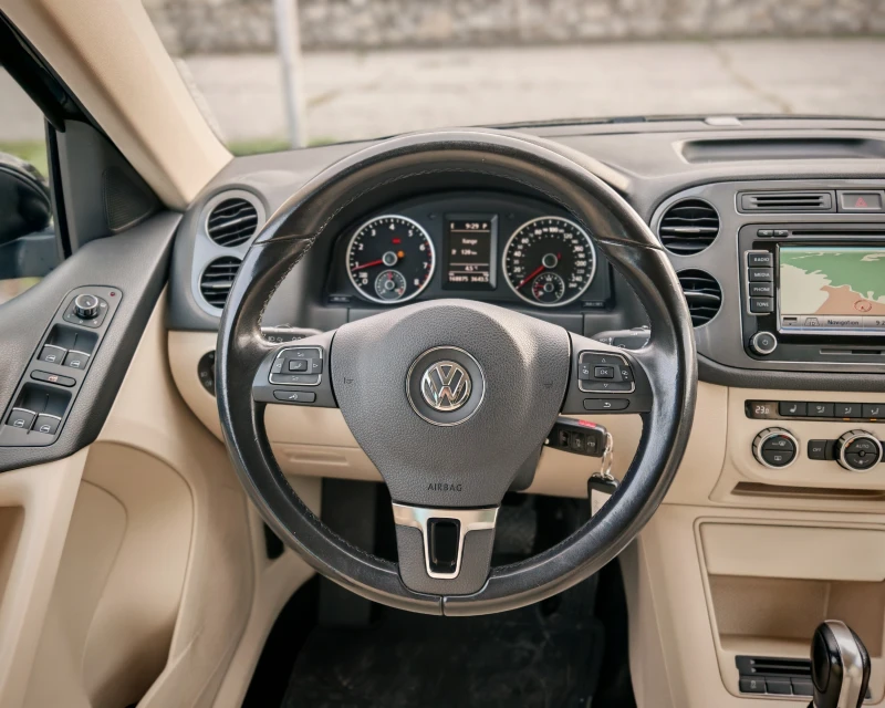 VW Tiguan 2.0 TSi АВТОМАТ* КАМЕРА* КОЖА* НАВИ, снимка 12 - Автомобили и джипове - 52896201