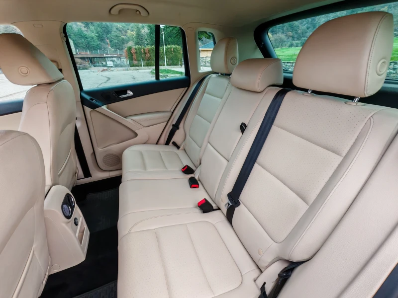 VW Tiguan 2.0 TSi АВТОМАТ* КАМЕРА* КОЖА* НАВИ, снимка 10 - Автомобили и джипове - 52896201
