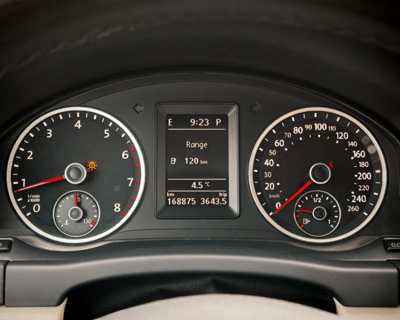 VW Tiguan 2.0 TSi АВТОМАТ* КАМЕРА* КОЖА* НАВИ, снимка 15 - Автомобили и джипове - 52896201