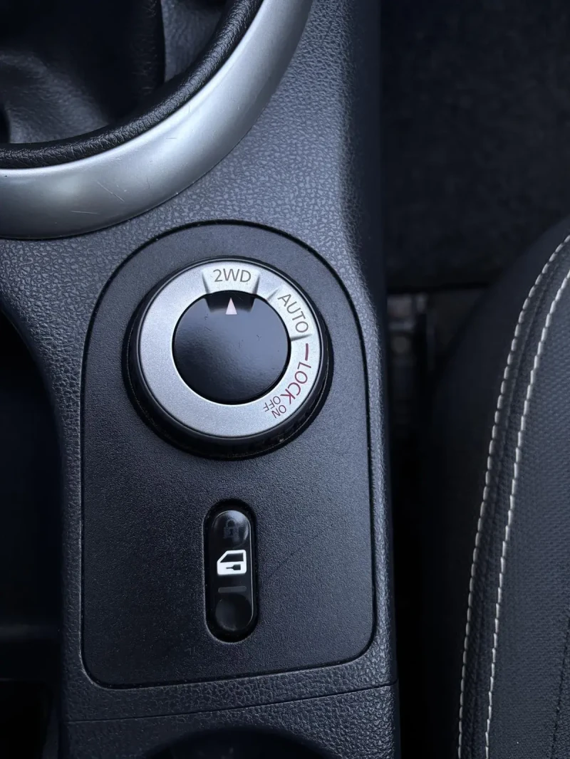 Nissan Qashqai 1.6 DCI 130hp 4x4, снимка 13 - Автомобили и джипове - 52956808