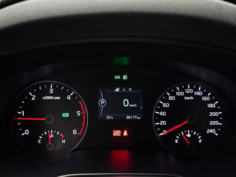 Kia Sportage 2.0 2Wd Noblesse Plus, снимка 8 - Автомобили и джипове - 56018158