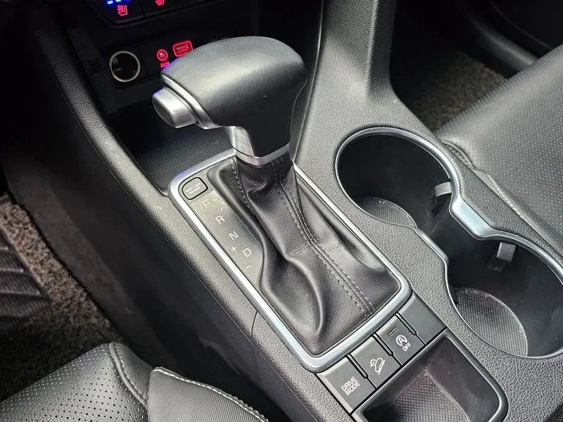 Kia Sportage 2.0 2Wd Noblesse Plus, снимка 9 - Автомобили и джипове - 56018158