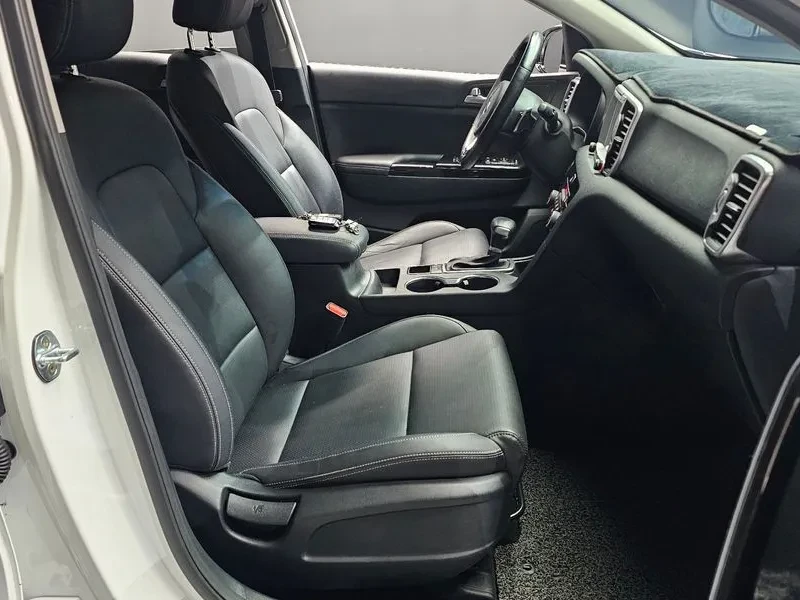 Kia Sportage 2.0 2Wd Noblesse Plus, снимка 11 - Автомобили и джипове - 56018158