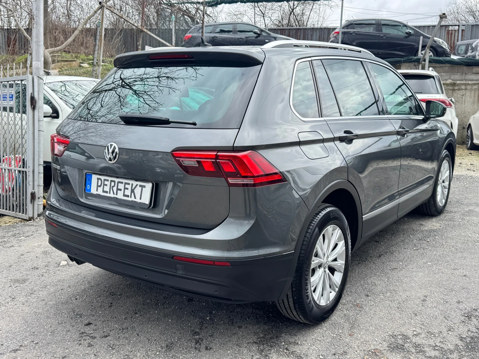 VW Tiguan 1.6TDI* Digital* КАТО НОВА, снимка 3 - Автомобили и джипове - 53861970