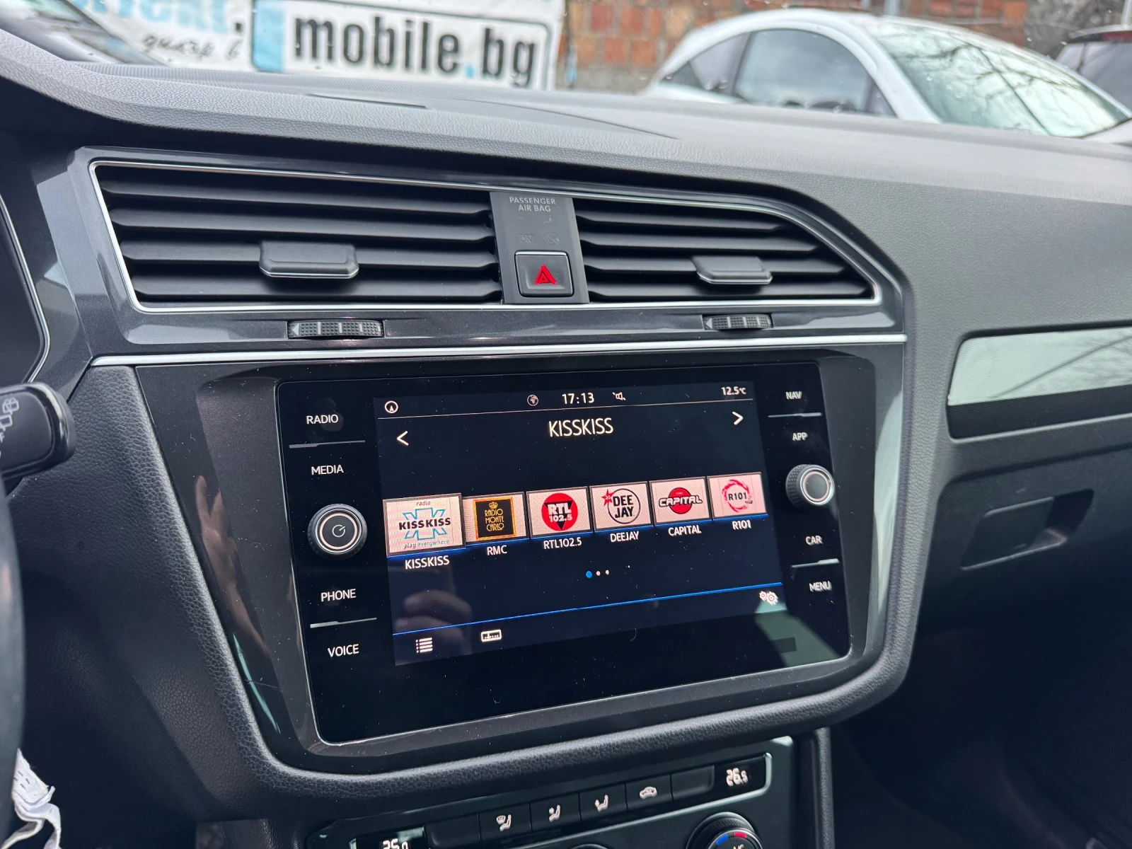 VW Tiguan 1.6TDI* Digital* КАТО НОВА, снимка 7 - Автомобили и джипове - 53861970