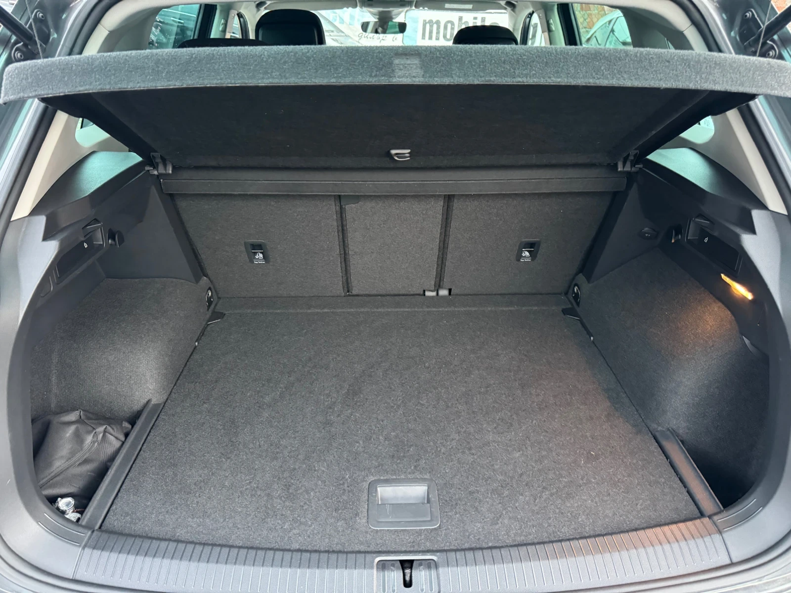 VW Tiguan 1.6TDI* Digital* КАТО НОВА, снимка 12 - Автомобили и джипове - 53861970