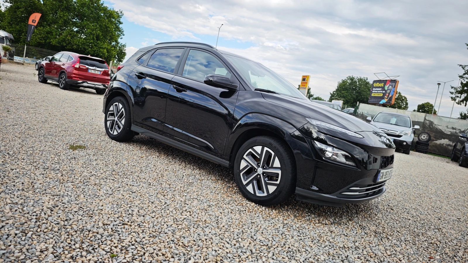 Hyundai Kona НАЛИЧЕН В РУСЕ/БАТЕРИЯ100SOH/СМЯНА НА ЦВЯТ 1000евр, снимка 4 - Автомобили и джипове - 53908108