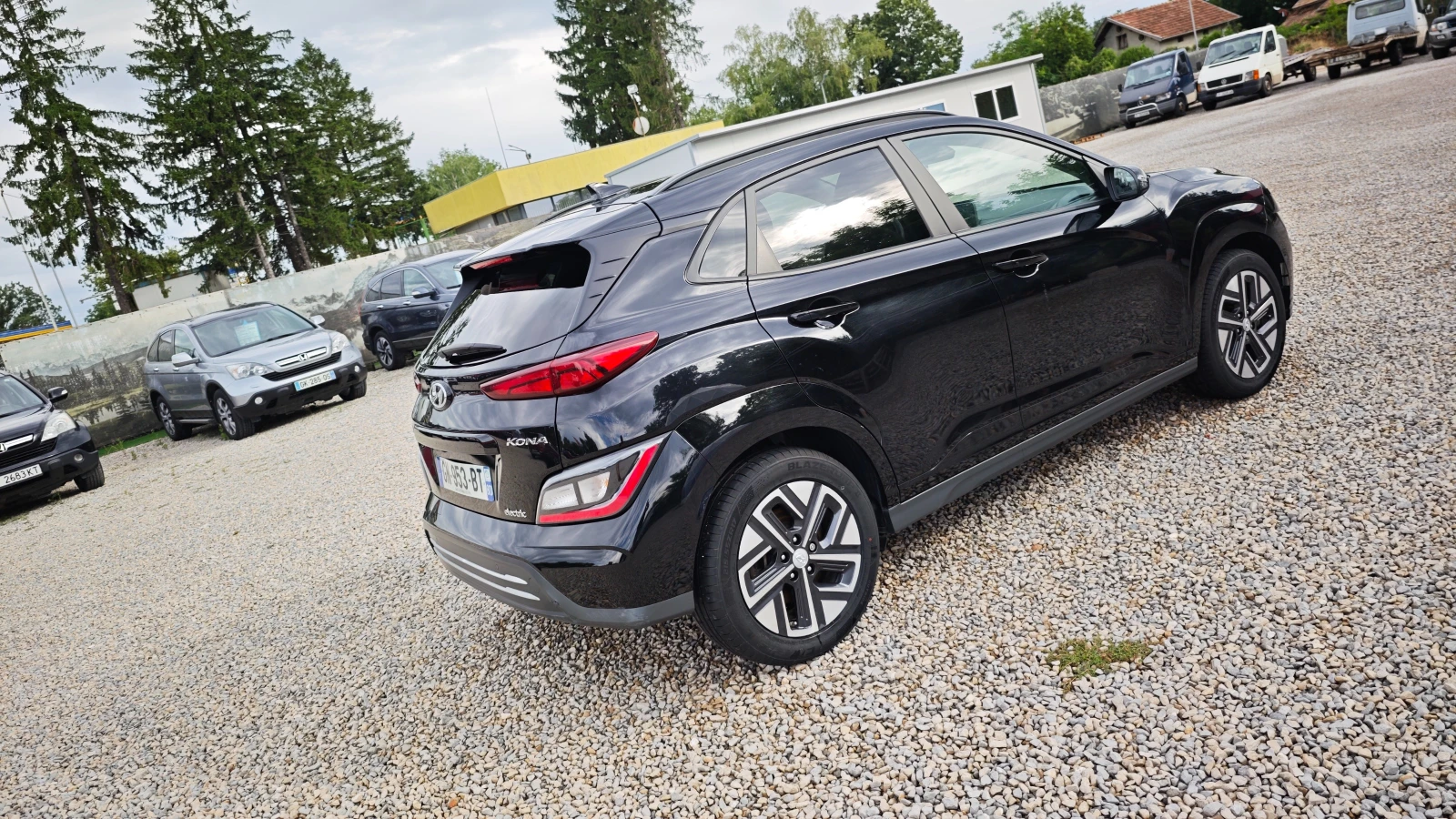 Hyundai Kona НАЛИЧЕН В РУСЕ/БАТЕРИЯ100SOH/СМЯНА НА ЦВЯТ 1000евр, снимка 8 - Автомобили и джипове - 53908108