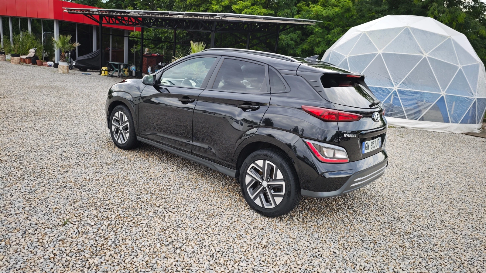Hyundai Kona НАЛИЧЕН В РУСЕ/БАТЕРИЯ100SOH/СМЯНА НА ЦВЯТ 1000евр, снимка 6 - Автомобили и джипове - 53908108