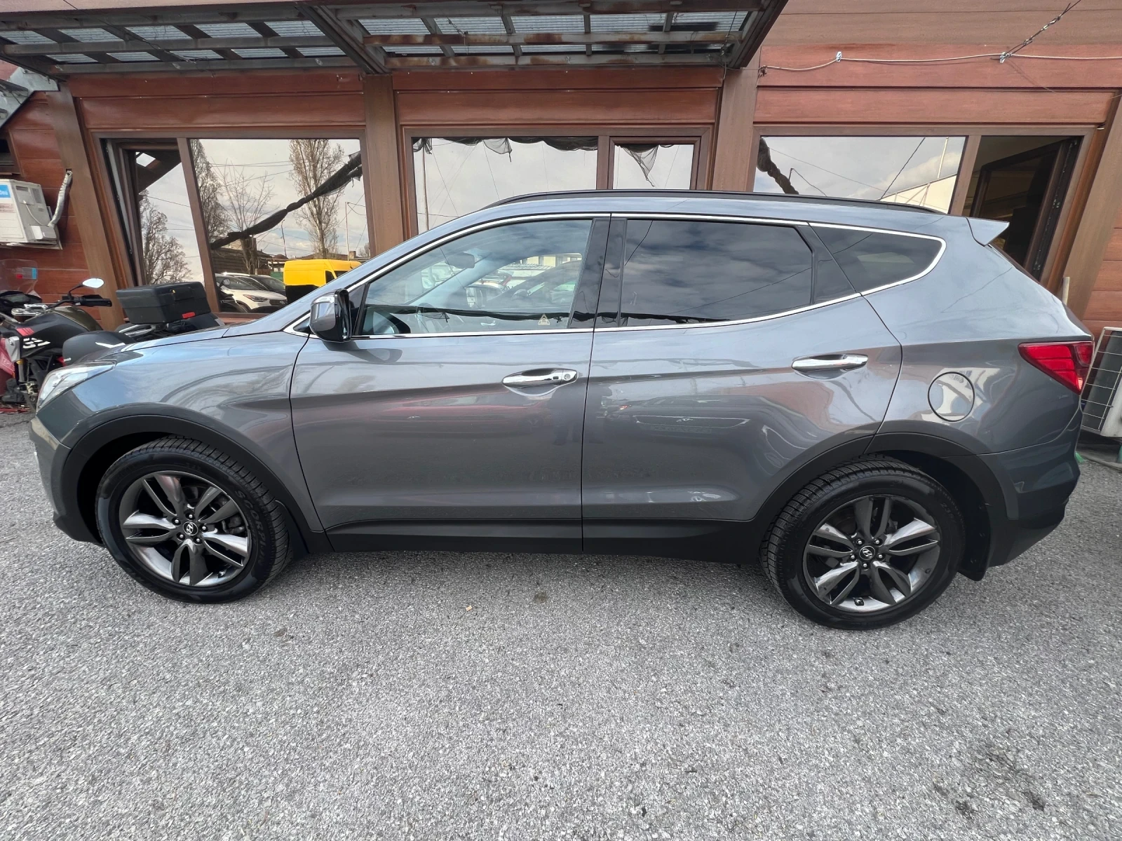 Hyundai Santa fe 2.2 CRDI 4WD Keyless Навигация Камера, снимка 8 - Автомобили и джипове - 54125524