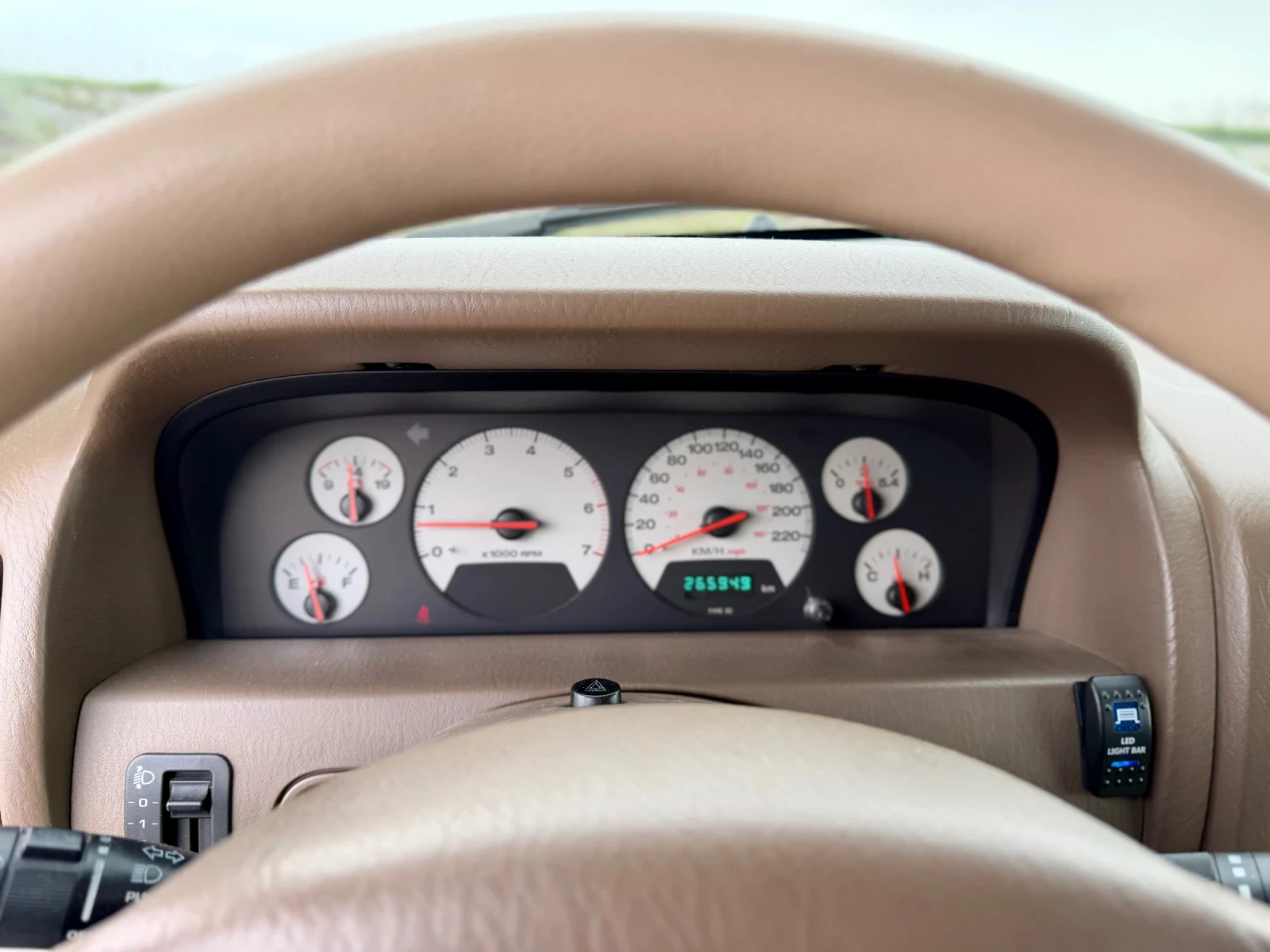 Jeep Grand cherokee 4.7 БЕНЗИН/ГАЗ, снимка 11 - Автомобили и джипове - 54221941