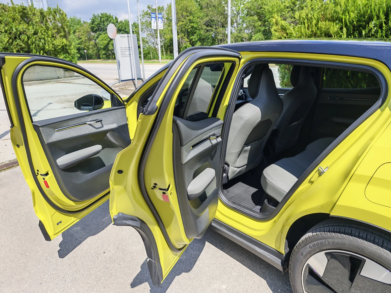 Volvo EX30 еxtended range лизинг, снимка 11 - Автомобили и джипове - 54493596