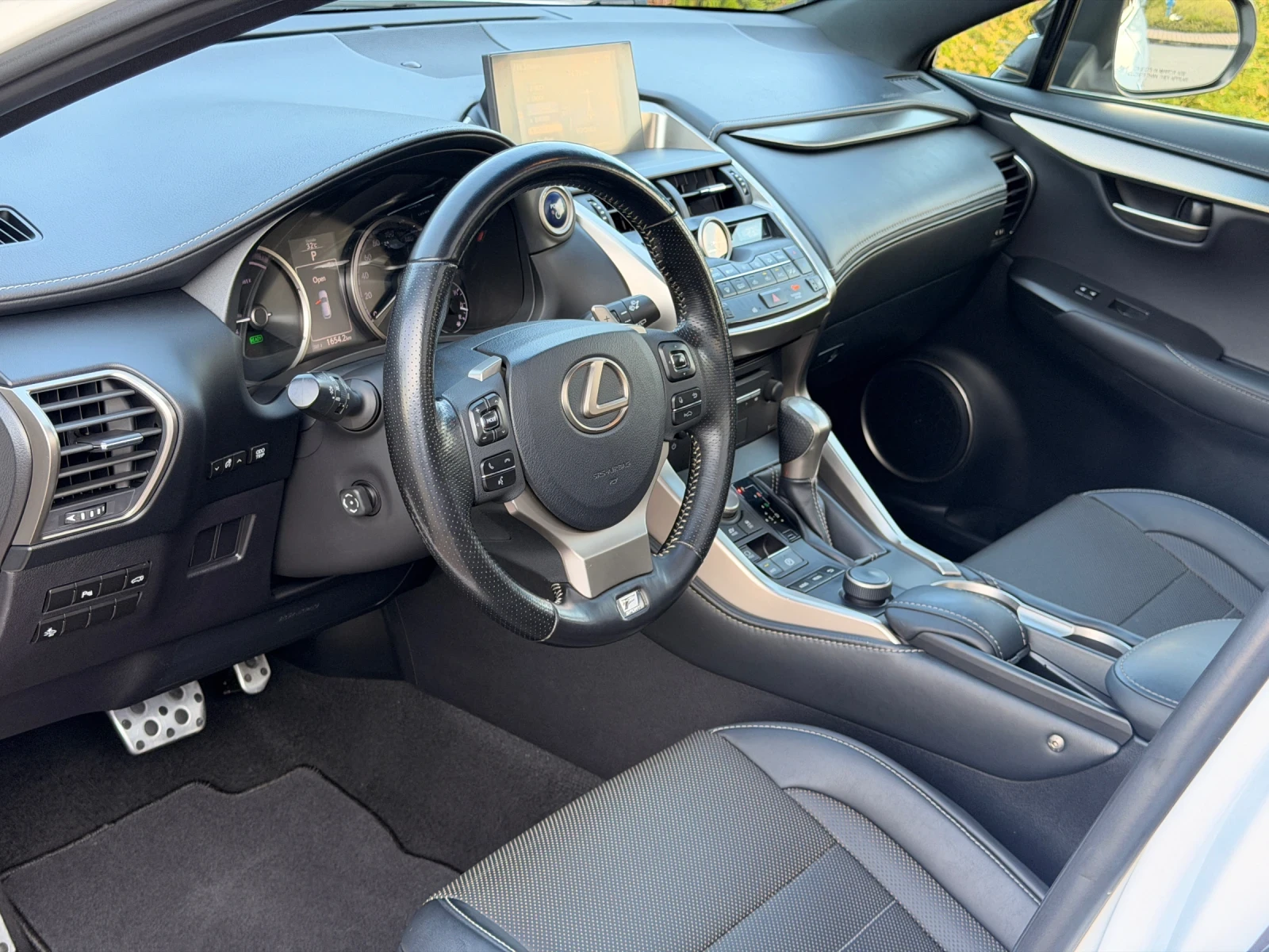 Lexus NX 300h 2.5HAYBRID-F-SPORT-ПОДГРЕВ-KEYLESS-КАМЕРА-ПАНОРАMA, снимка 10 - Автомобили и джипове - 55155557