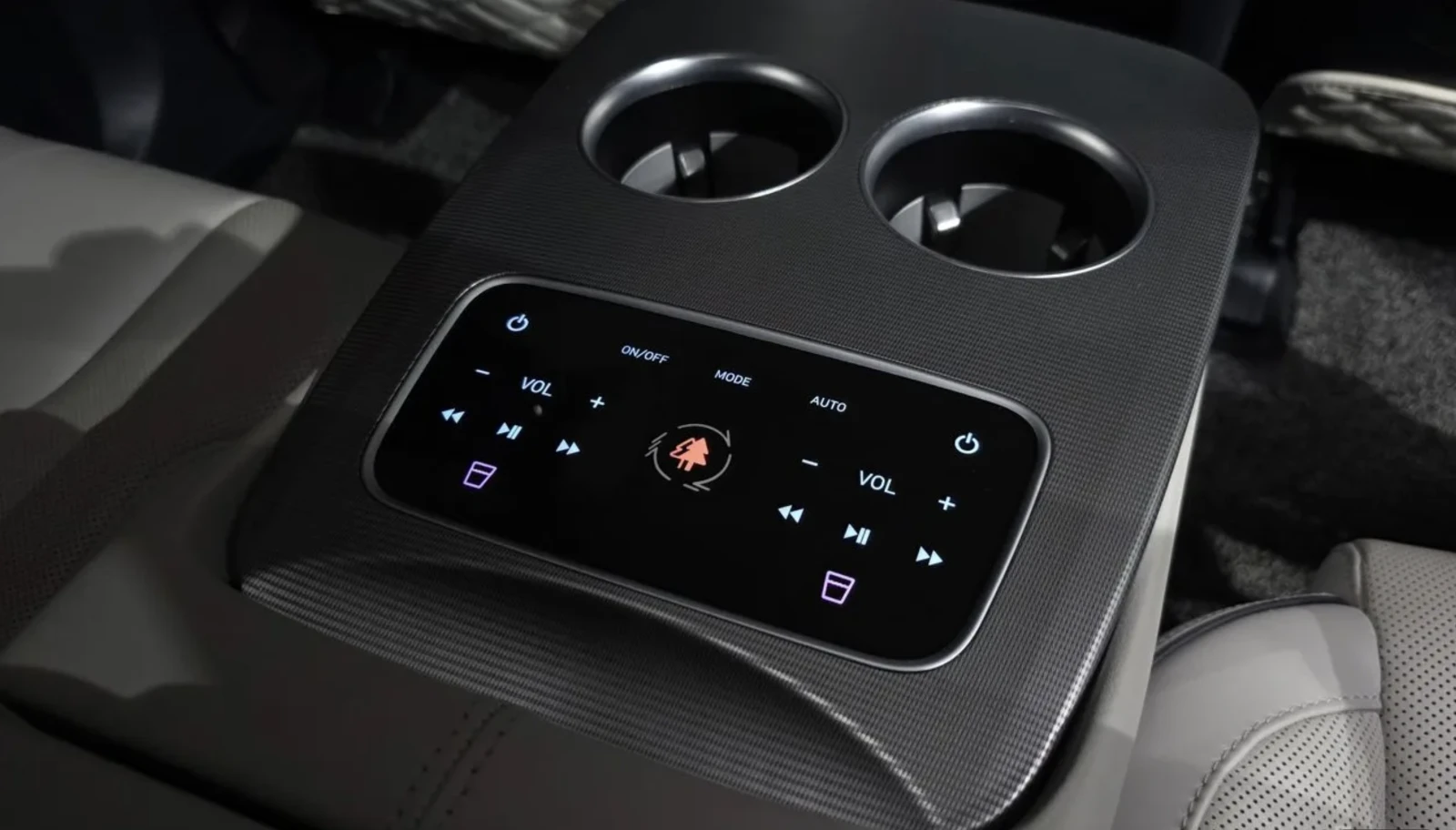 Hyundai Palisade VIP / МАСАЖ / ОБДУХ / TV / HUD / ULTRA LUXURY!, снимка 16 - Автомобили и джипове - 55186613