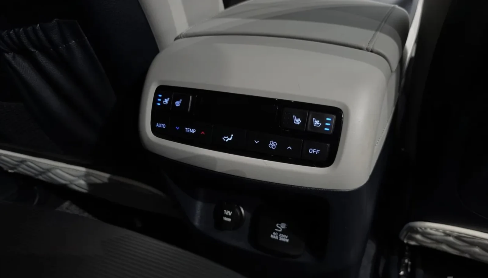 Hyundai Palisade VIP / МАСАЖ / ОБДУХ / TV / HUD / ULTRA LUXURY!, снимка 17 - Автомобили и джипове - 55186613