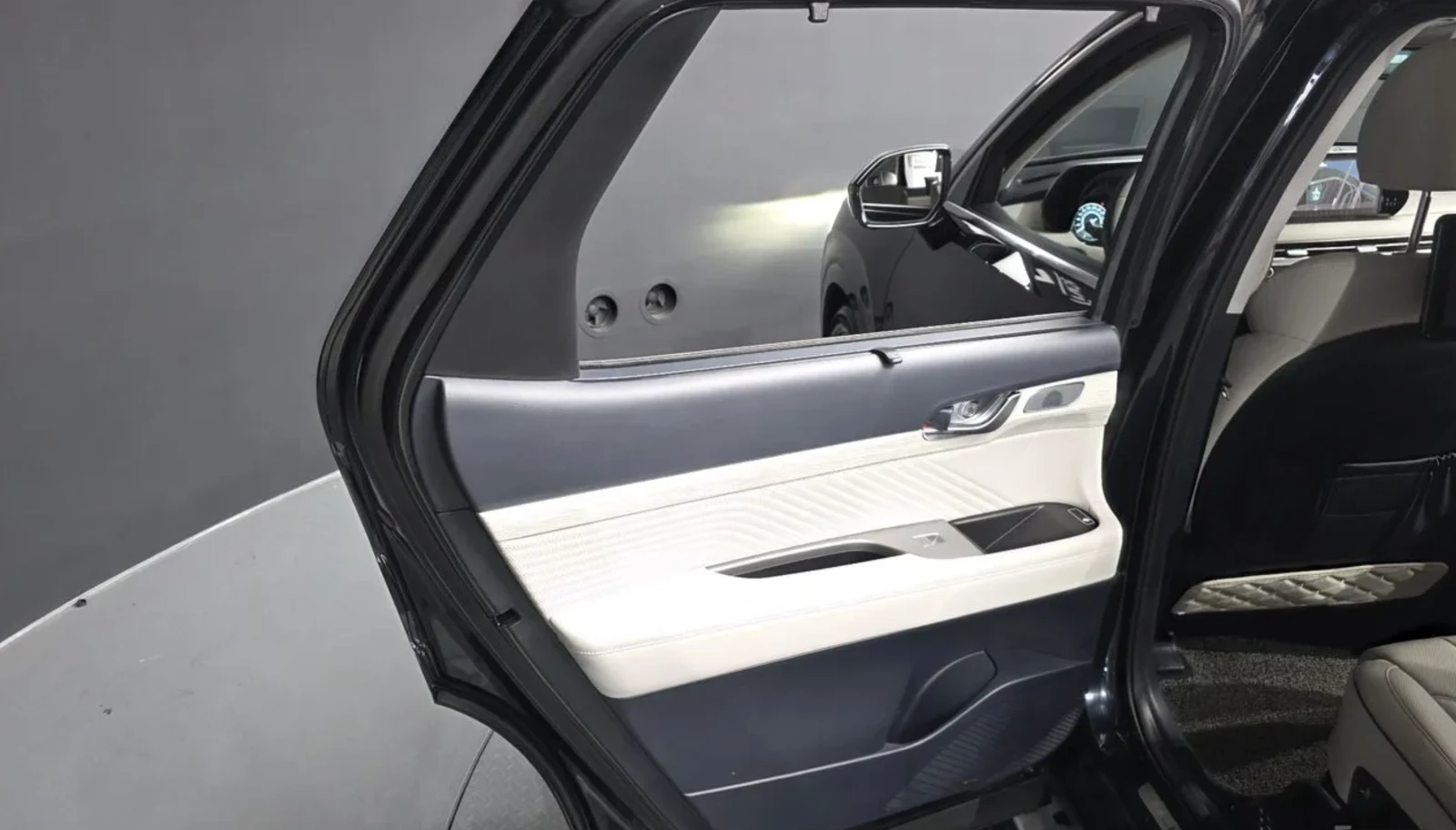 Hyundai Palisade VIP / МАСАЖ / ОБДУХ / TV / HUD / ULTRA LUXURY!, снимка 14 - Автомобили и джипове - 55186613