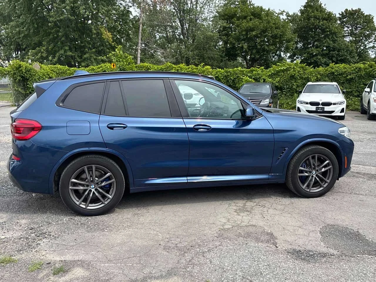BMW X3 * xDrive30i * DISTRONIC* LASER* H/K* AMBIENT* 360*, снимка 3 - Автомобили и джипове - 55618397