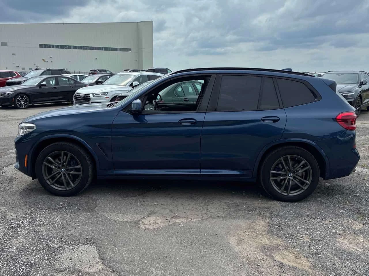 BMW X3 * xDrive30i * DISTRONIC* LASER* H/K* AMBIENT* 360*, снимка 2 - Автомобили и джипове - 55618397