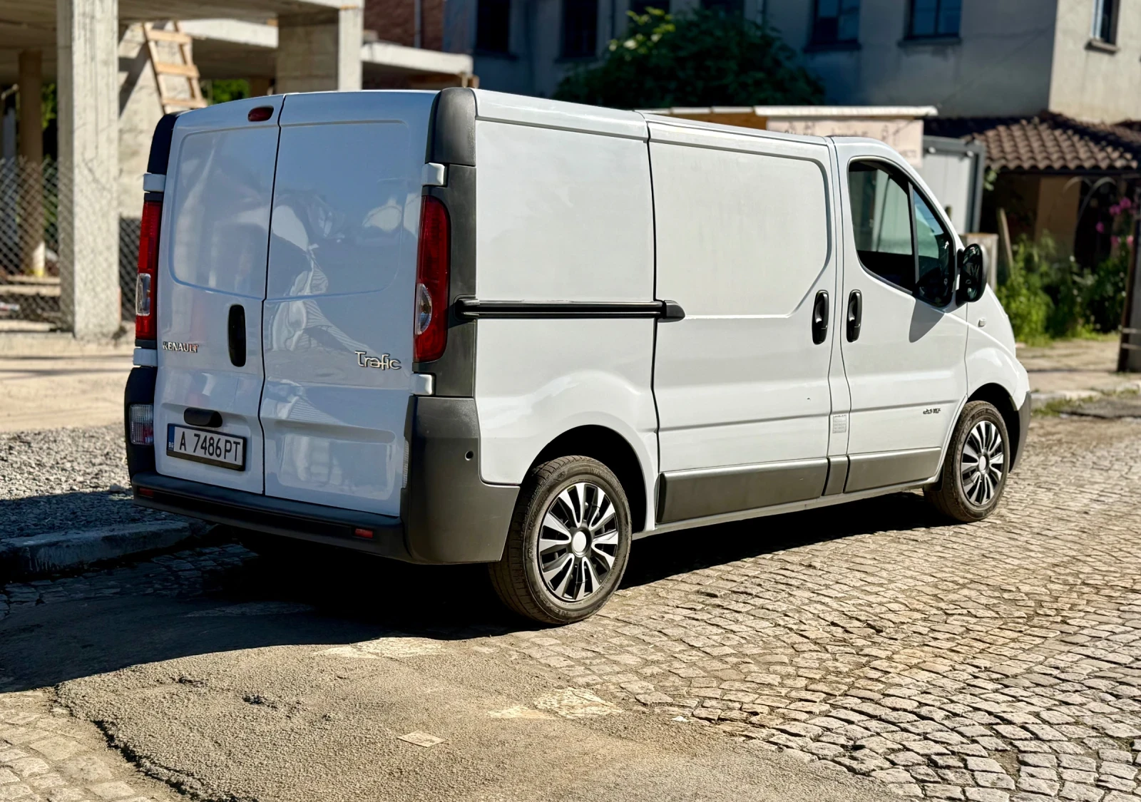Renault Trafic 2.0dti, снимка 4 - Бусове и автобуси - 55550657