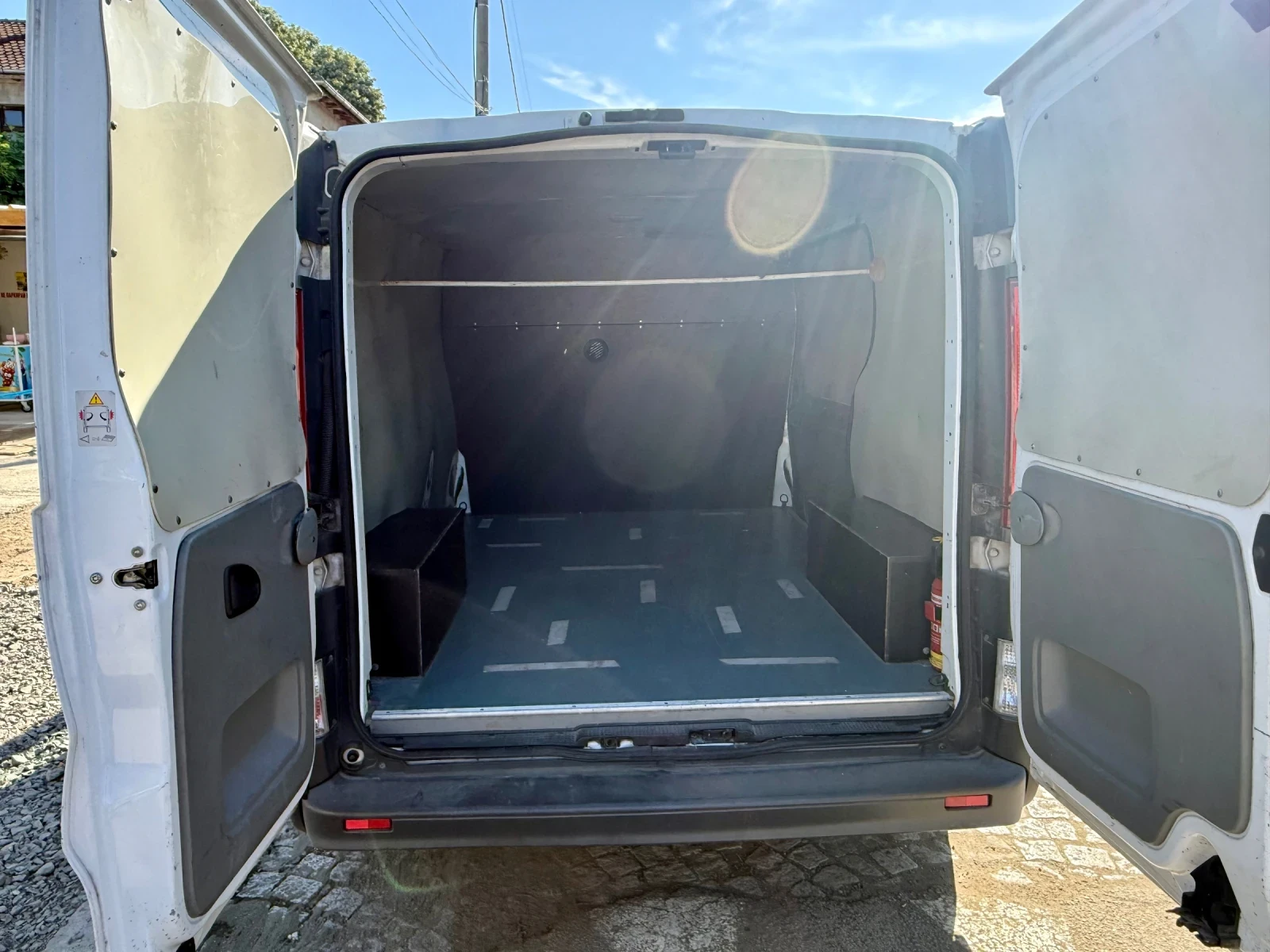 Renault Trafic 2.0dti, снимка 9 - Бусове и автобуси - 55550657