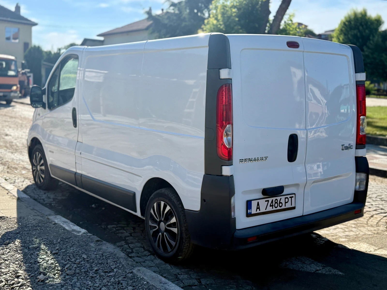 Renault Trafic 2.0dti, снимка 6 - Бусове и автобуси - 55550657