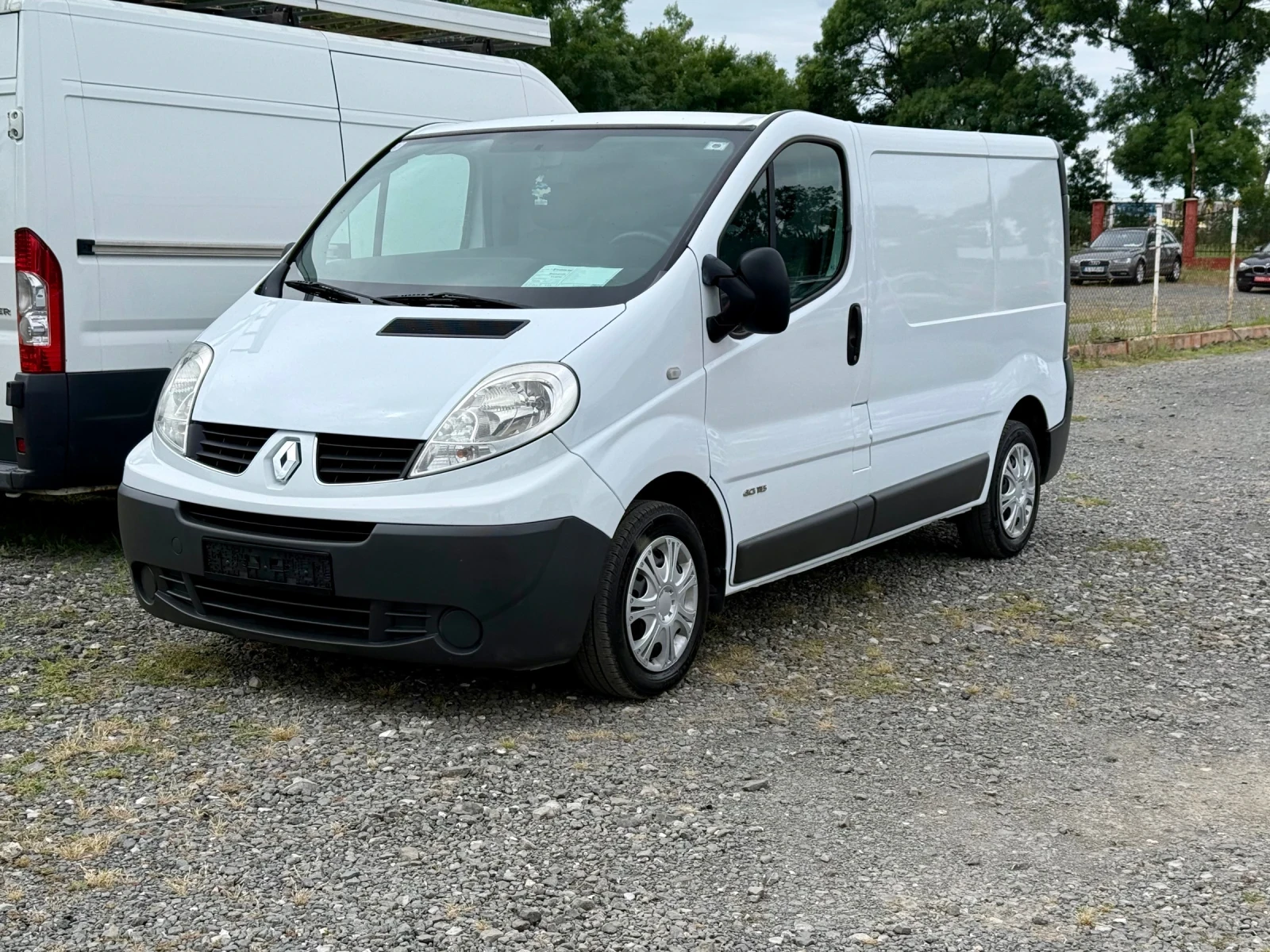 Renault Trafic 2.0dti, снимка 11 - Бусове и автобуси - 55550657